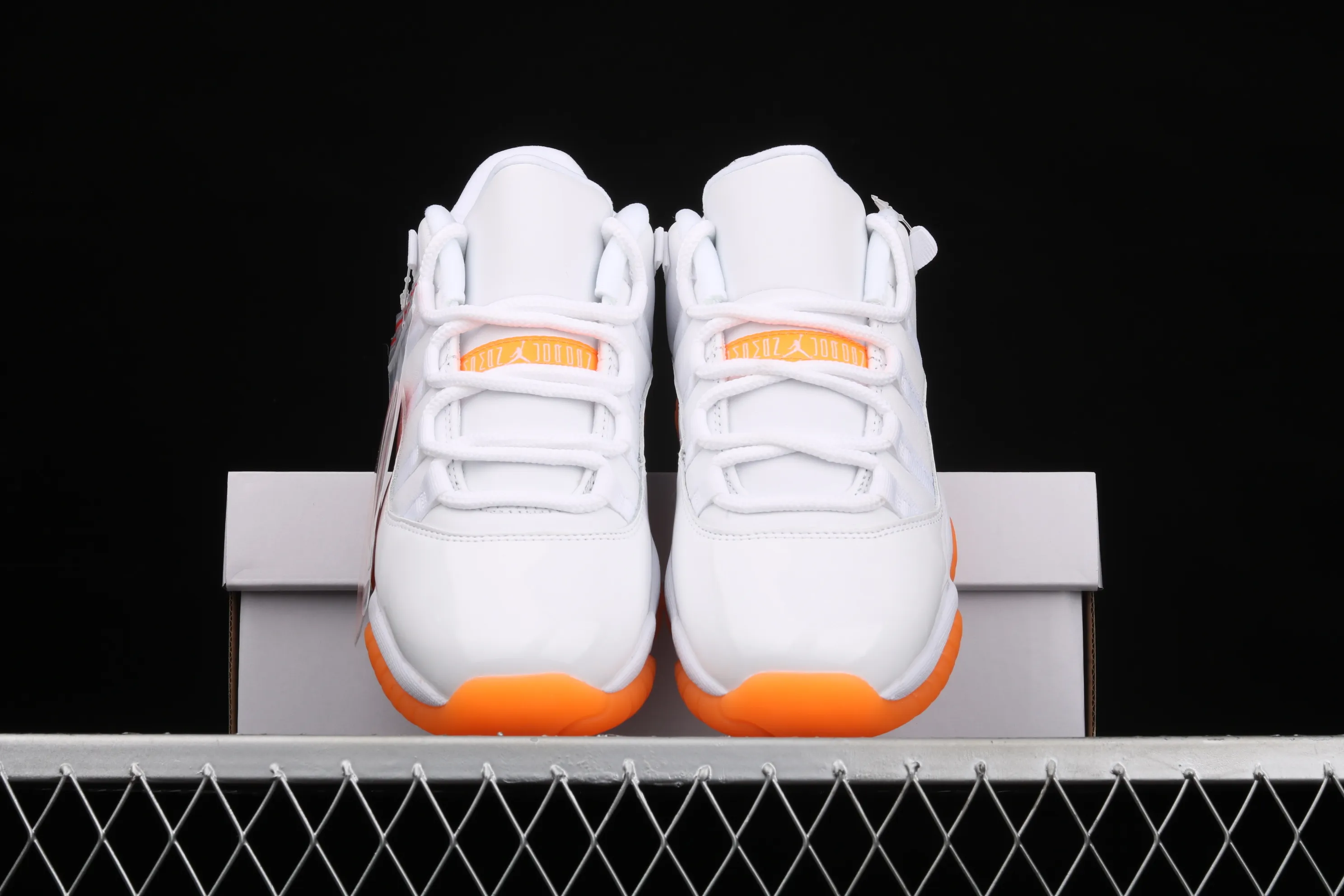 All categories Air Jordan Jordan series basketball shoes Air Jordan 11 pure original version Air Jordan 11 Bright Citus AJ11 Joe 11 white orange low-top basketball shoes AH7860-139